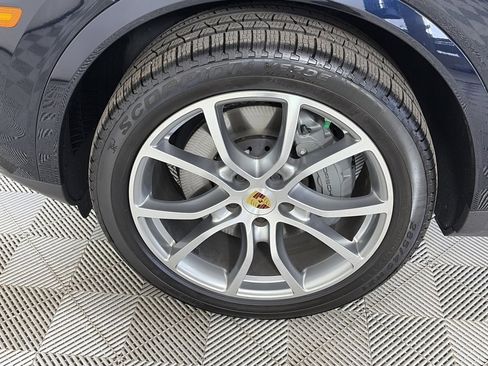 Used 2021 Porsche Cayenne S image 8