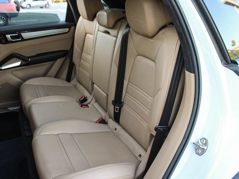 Used 2019 Porsche Cayenne Turbo AWD/4WD image 19
