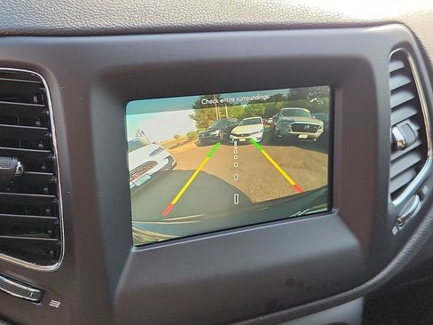 Used 2018 Jeep Compass Latitude w/ Popular Equipment Group AWD/4WD image 17