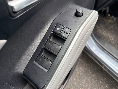Used 2022 Toyota Highlander XLE AWD/4WD image 25