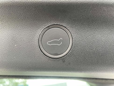 Used 2023 Tesla Model Y Long Range AWD/4WD image 9