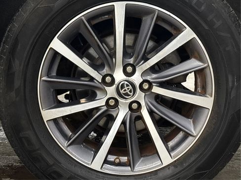 Used 2017 Toyota Highlander XLE AWD/4WD image 29