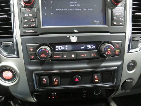 Used 2017 Nissan Titan SL w/ SL Towing Convenience Package image 22