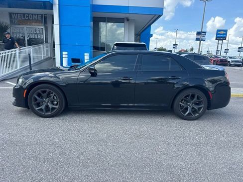 Used 2022 Chrysler 300 S w/ Comfort Group RWD image 2