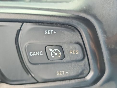 Used 2018 Jeep Wrangler Unlimited Sport S image 19