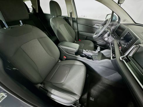 Used 2025 Kia Sportage LX image 29