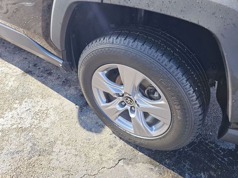 Used 2022 Toyota RAV4 XLE w/ Convenience Package image 16