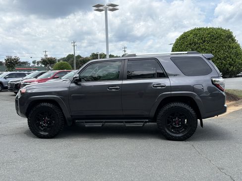 Used 2022 Toyota 4Runner SR5 Premium w/ Moonroof Package RWD image 2