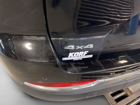 Used 2023 Jeep Grand Cherokee Limited image 31