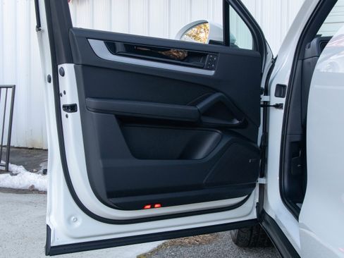 Certified 2024 Porsche Cayenne image 21