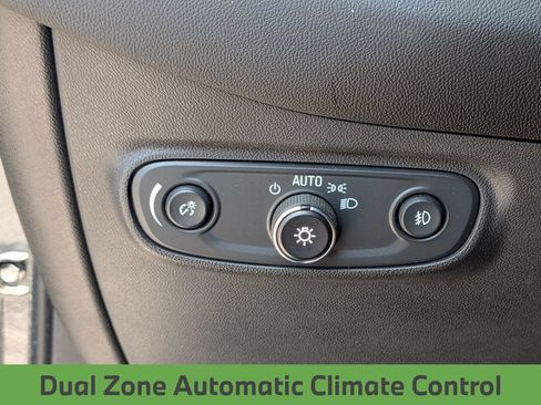 Used 2020 Chevrolet Equinox LT FWD image 20