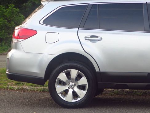 Used 2012 Subaru Outback 2.5i Limited AWD/4WD image 25