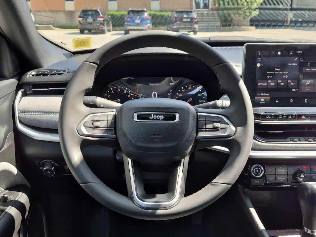 Used 2023 Jeep Compass Latitude AWD/4WD image 10