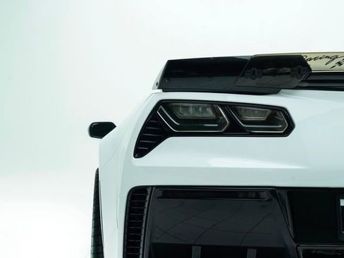 Used 2016 Chevrolet Corvette Z06 w/ 3LZ Preferred Equipment Group image 18