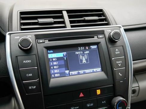 Used 2015 Toyota Camry LE FWD image 11