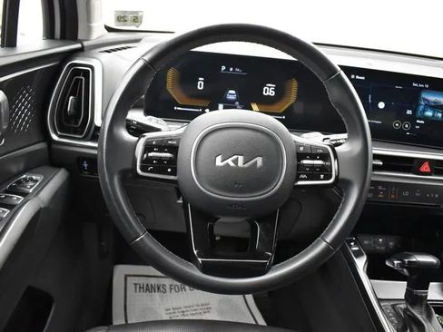 Used 2024 Kia Sorento S FWD image 20