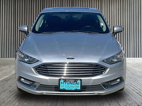 Used 2017 Ford Fusion SE w/ Equipment Group 201A image 4