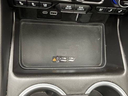 Certified 2024 Chevrolet Suburban Premier w/ Premium Package image 29