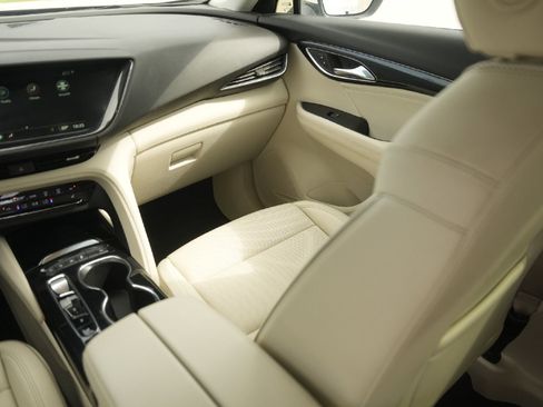 Used 2023 Buick Envision Essence image 25