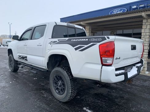 Used 2016 Toyota Tacoma SR image 5