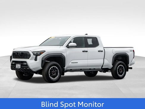 Used 2025 Toyota Tacoma TRD Off-Road AWD/4WD image 3