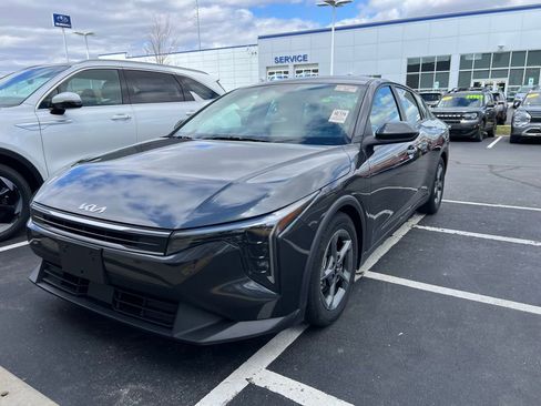 Used 2025 Kia K4 LXS image 3