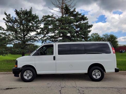 Used 2017 Chevrolet Express 2500 LS RWD image 4