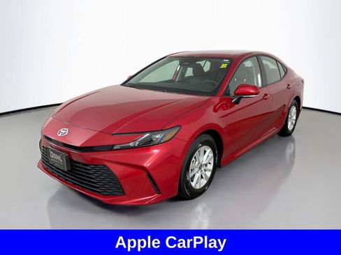 Used 2025 Toyota Camry LE image 3