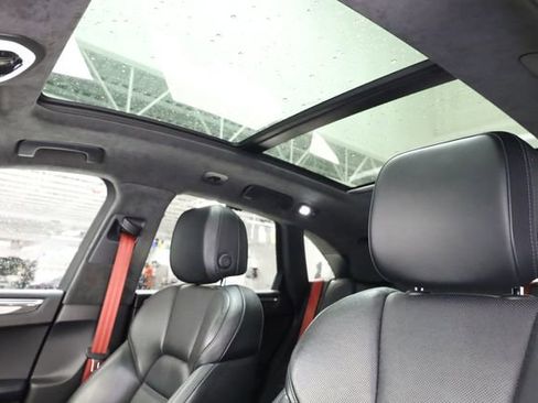 Used 2015 Porsche Macan Turbo AWD/4WD image 28