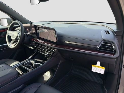 New 2026 Chevrolet Traverse Z71 w/ LPO, Floor Liner Package AWD/4WD image 33