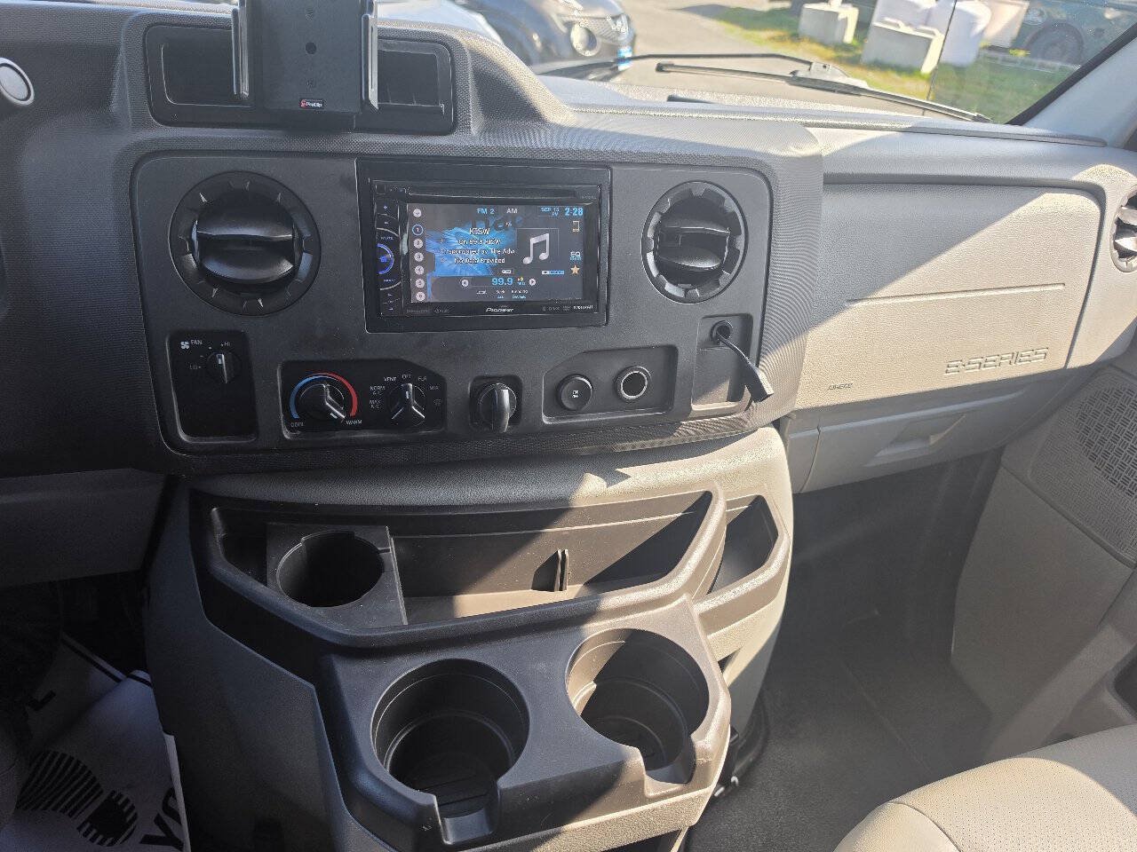 Used 2014 Ford E-250 and Econoline 250 RWD image 19