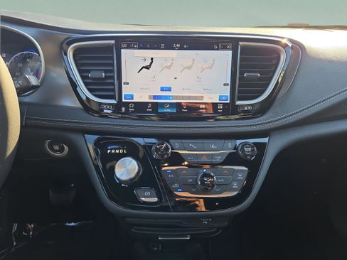 New 2026 Chrysler Pacifica Select image 15