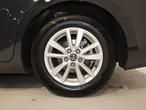 Used 2025 Toyota Camry LE image 32