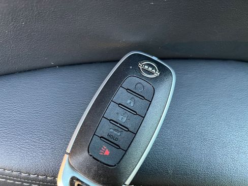 Used 2025 Nissan Rogue SV image 27