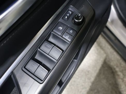 Certified 2021 Toyota Venza Limited image 15