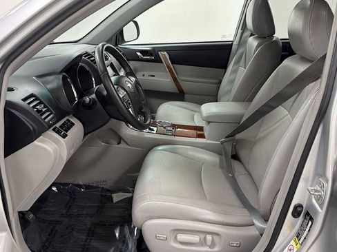 Used 2012 Toyota Highlander Limited w/ Tow Pkg image 13