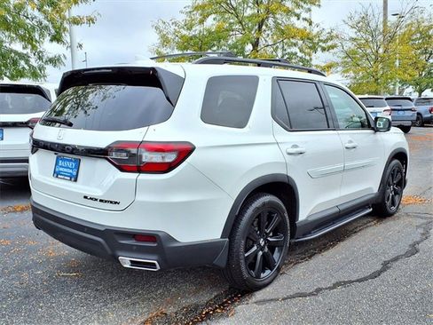 Certified 2025 Honda Pilot Black Edition image 11