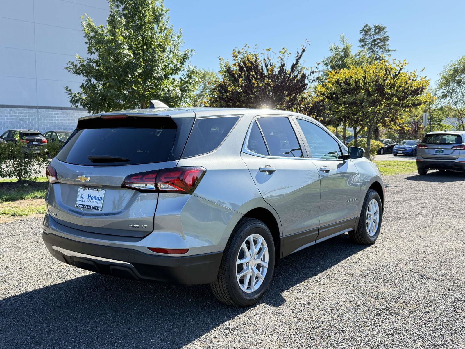 Used 2023 Chevrolet Equinox LT AWD/4WD image 2