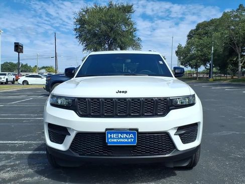 Used 2024 Jeep Grand Cherokee Altitude AWD/4WD image 13