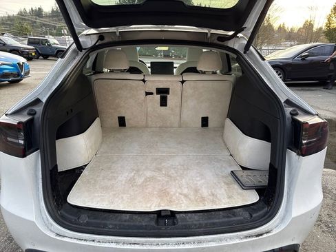 Used 2021 Tesla Model Y Long Range image 12