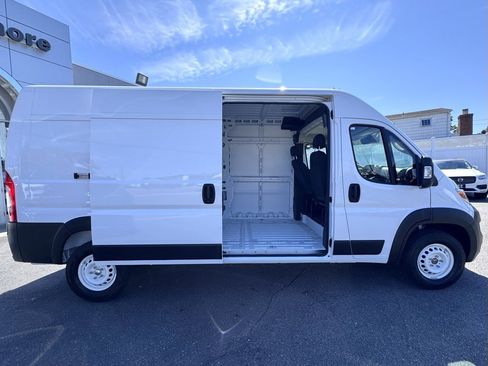 Used 2025 RAM ProMaster 2500 w/ Storage Group image 11