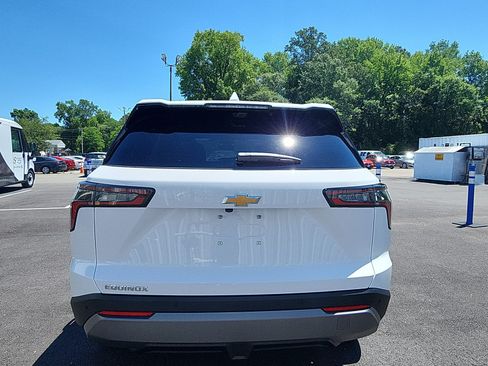 New 2026 Chevrolet Equinox LT w/ Convenience Package II FWD image 4