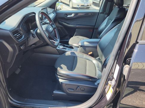 Certified 2025 Ford Escape ST-Line AWD/4WD image 18