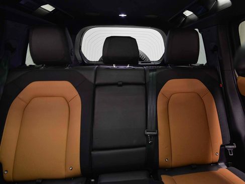 Used 2024 Land Rover Defender 110 X-Dynamic SE AWD/4WD image 9