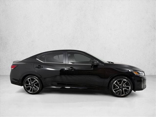 Used 2025 Nissan Sentra SR FWD image 2