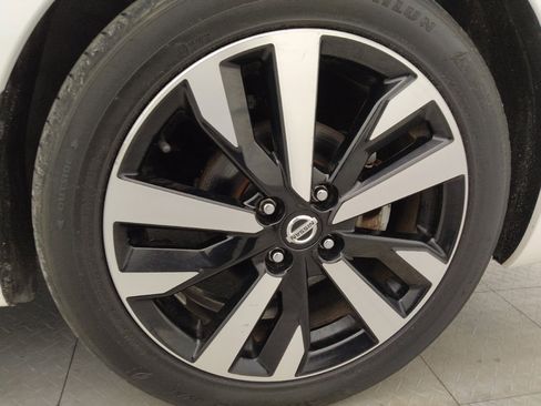 Used 2022 Nissan Versa SR w/ Convenience Package FWD image 31