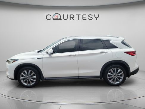 Used 2022 INFINITI QX50 Luxe FWD image 2