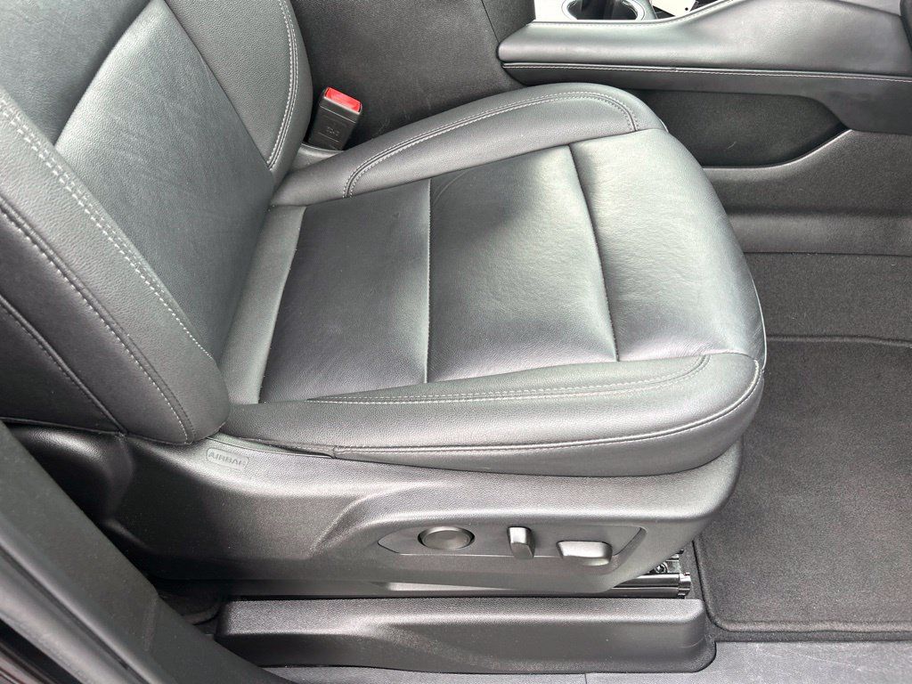 Used 2024 Chevrolet Suburban LT AWD/4WD image 38