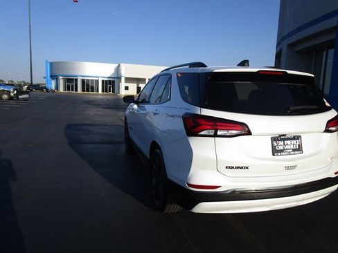 Used 2022 Chevrolet Equinox RS image 3