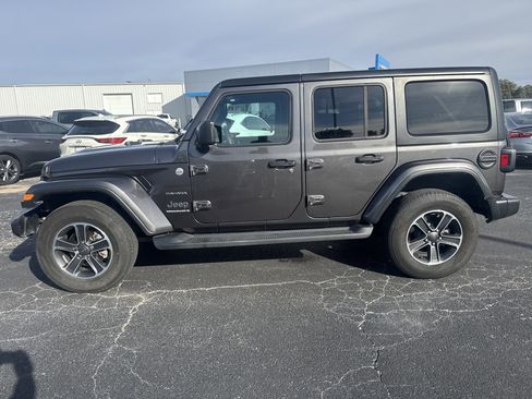 Used 2023 Jeep Wrangler Unlimited Sahara image 2